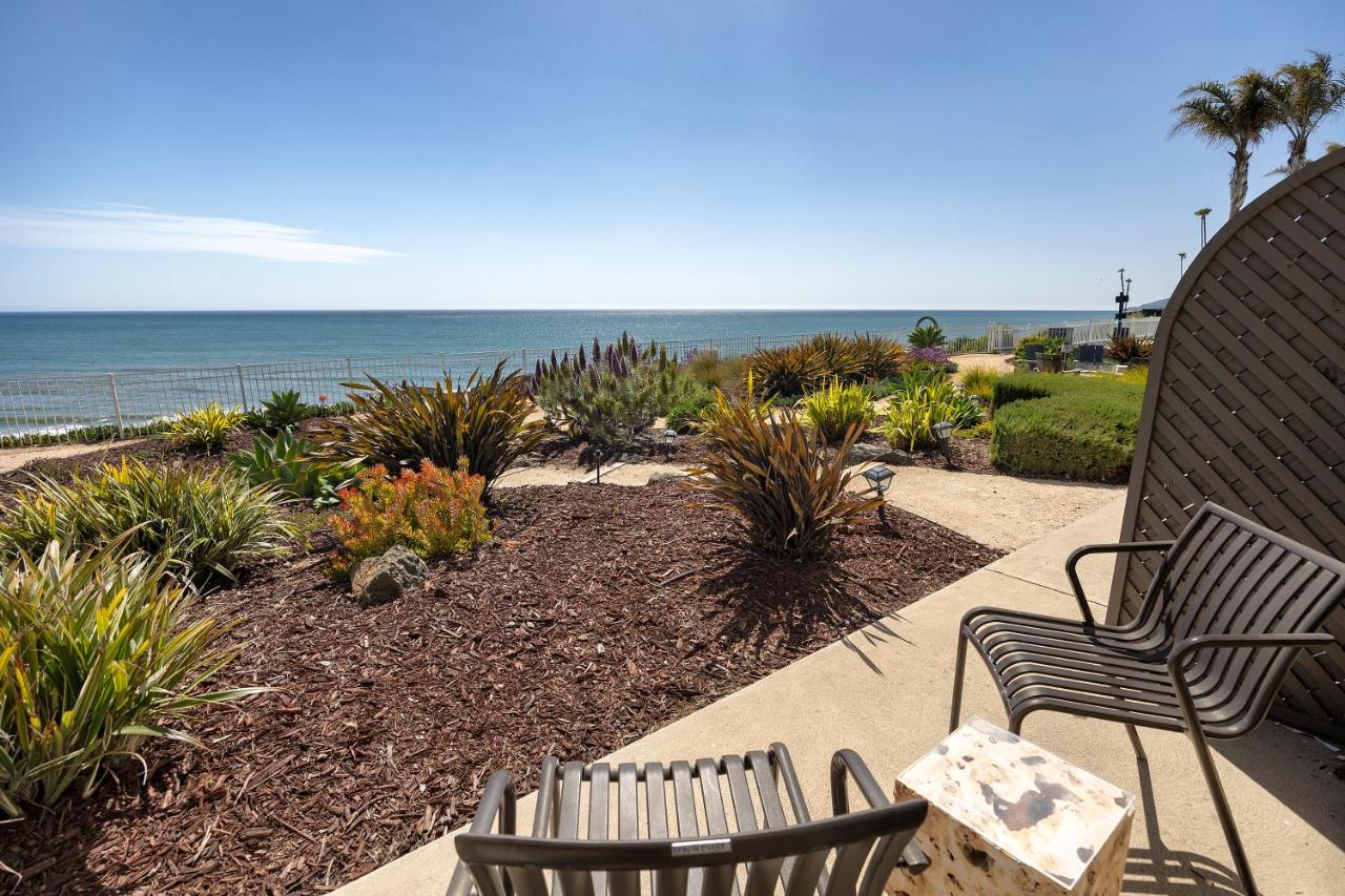 Queen Room with Two Queen Beds with Oceanfront View at Cottage Inn By The Sea