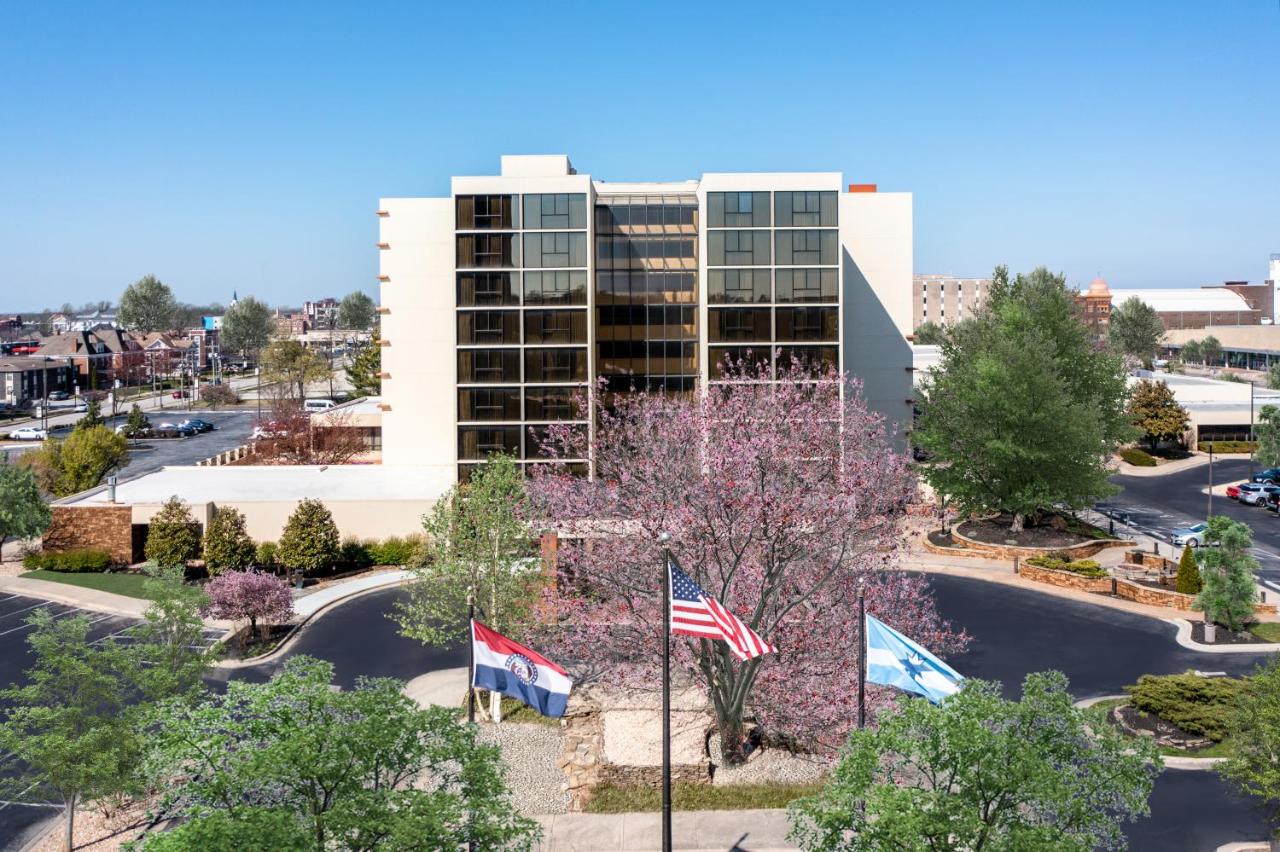 | University Plaza Hotel