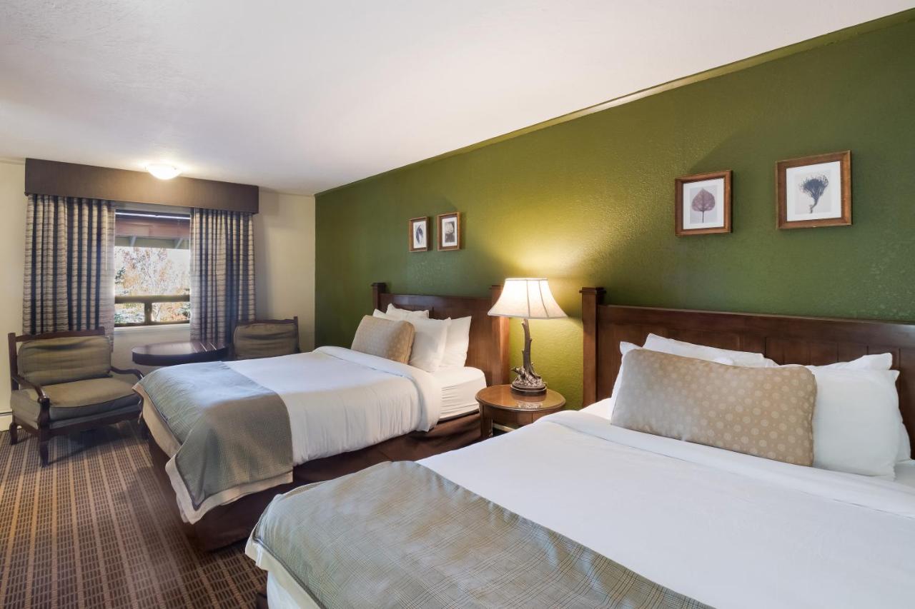 Traditional Double Room, 2 Queen Beds at The Inn at Tomichi Village