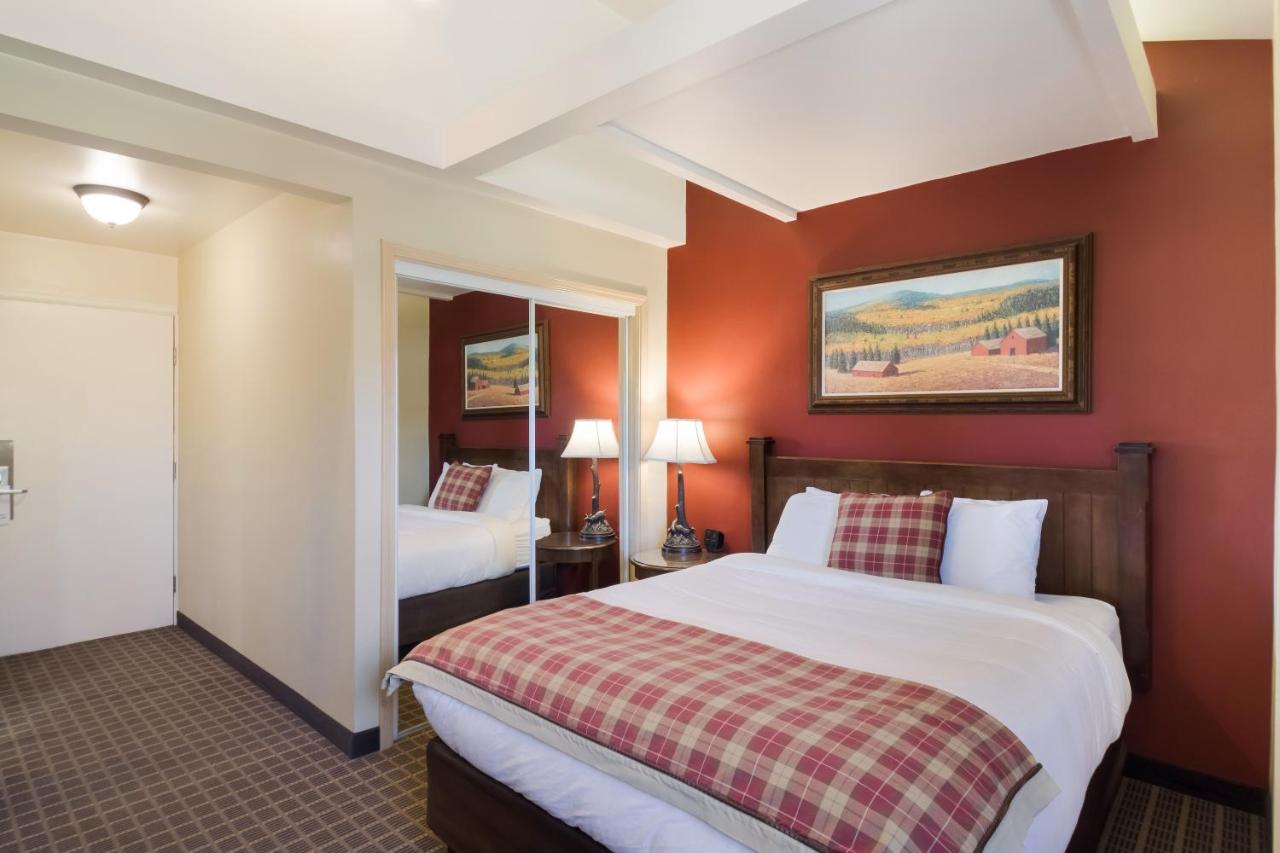 Signature Room, 1 King Bed at The Inn at Tomichi Village