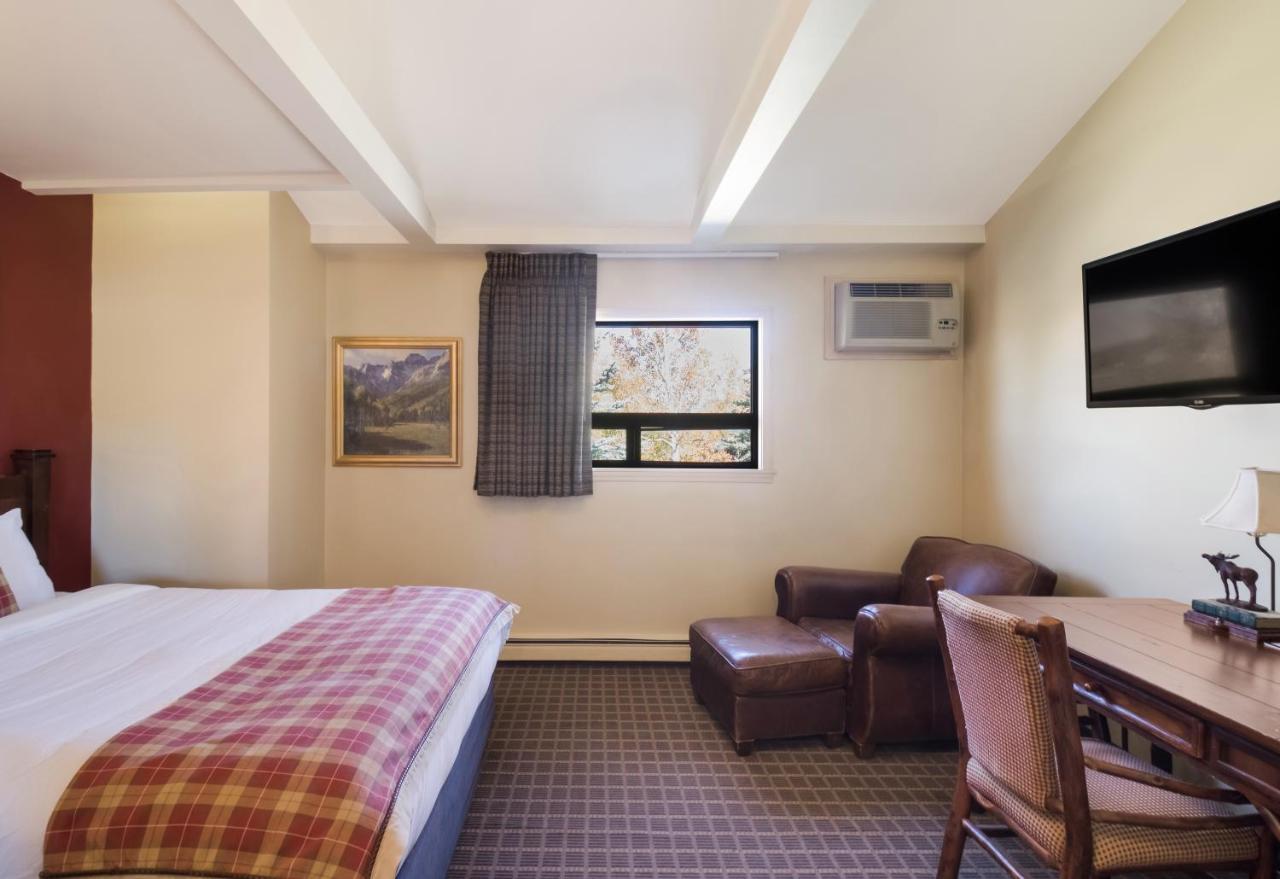 Signature Room, 1 King Bed at The Inn at Tomichi Village