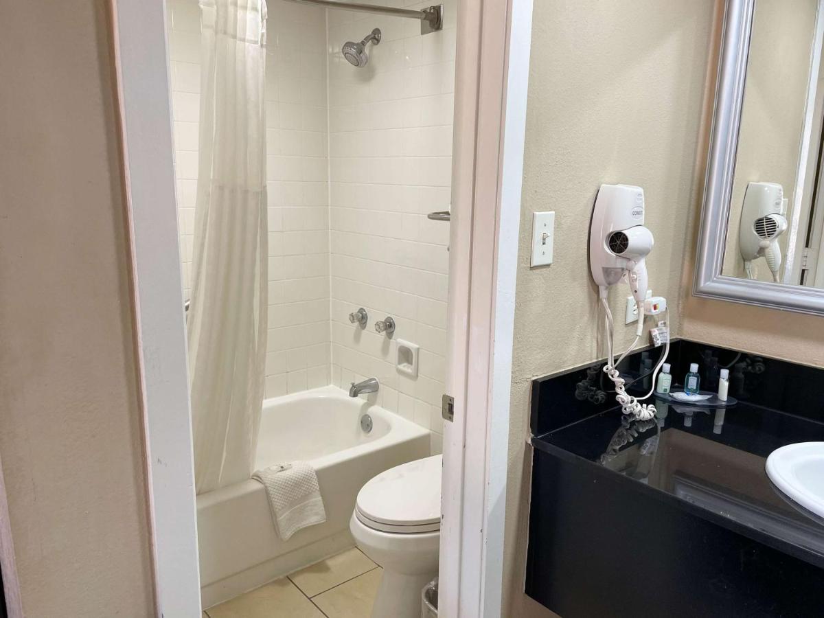 King Suite at Studio 6 Suites North Richland Hills, TX
