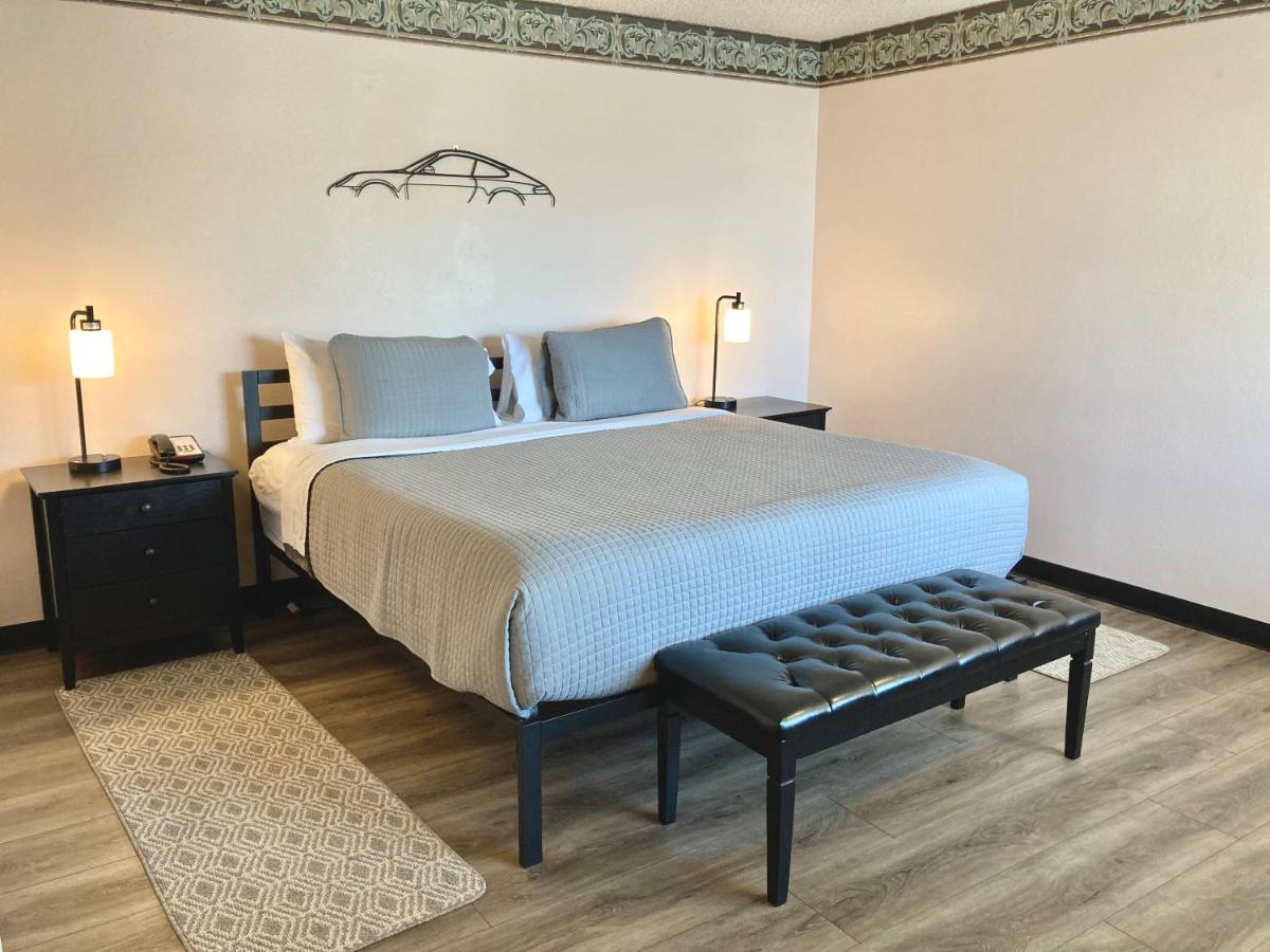 | Coast Riders Inn