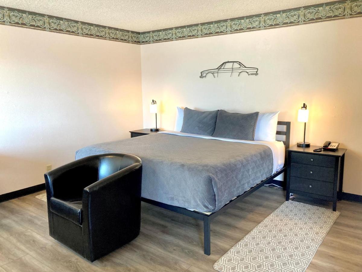 | Coast Riders Inn