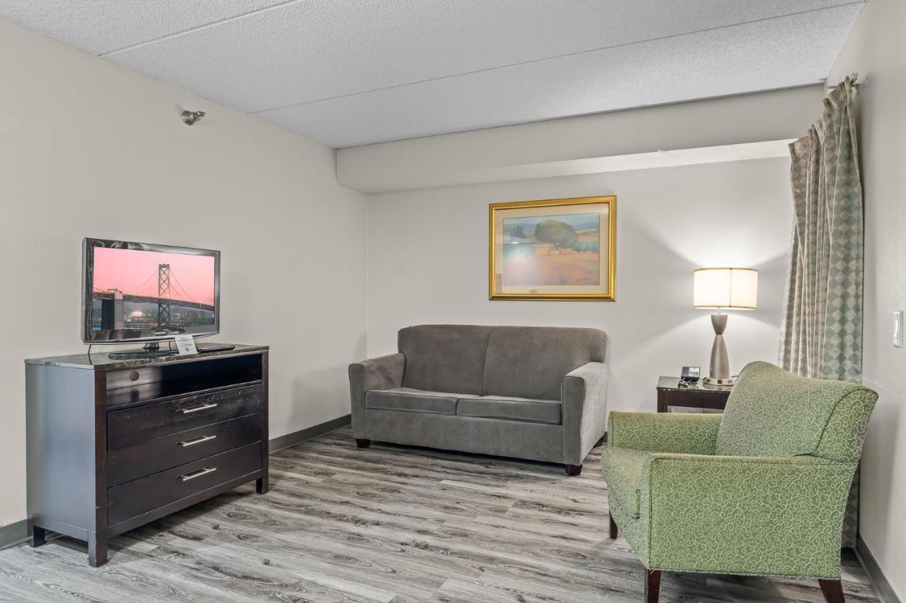King Suite - Non-Smoking at Quality Inn & Suites Mall of America - MSP Airport