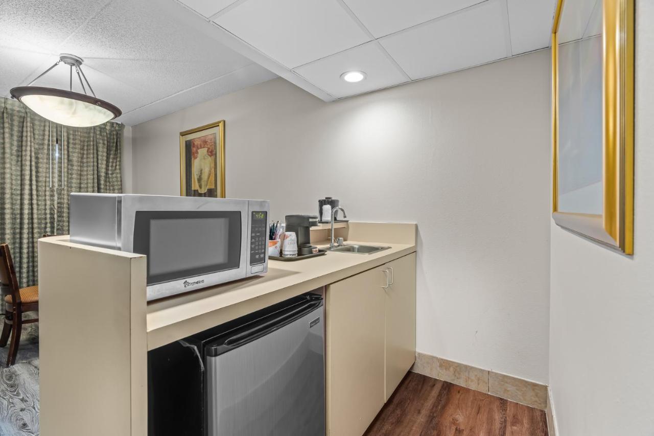 King Suite - Non-Smoking at Quality Inn & Suites Mall of America - MSP Airport