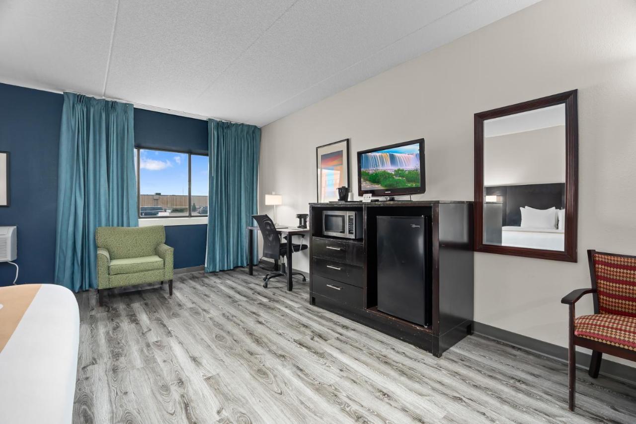 King Room at Quality Inn & Suites Mall of America - MSP Airport