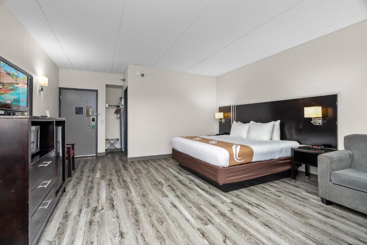 King Room at Quality Inn & Suites Mall of America - MSP Airport