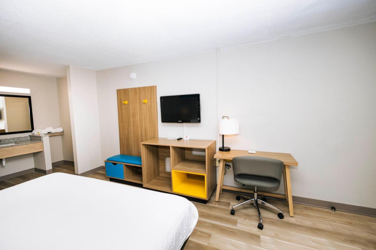 | Days Inn by Wyndham Cincinnati East