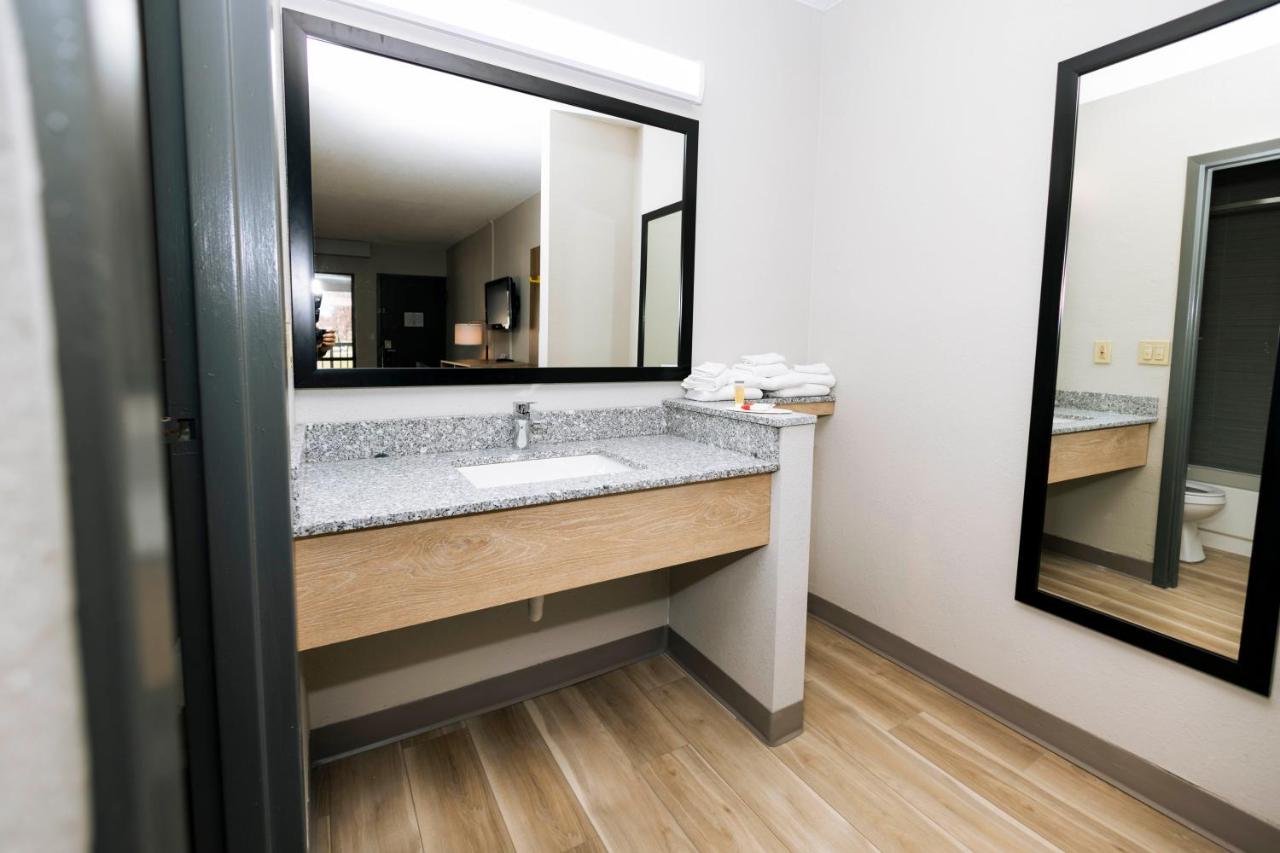 | Days Inn by Wyndham Cincinnati East