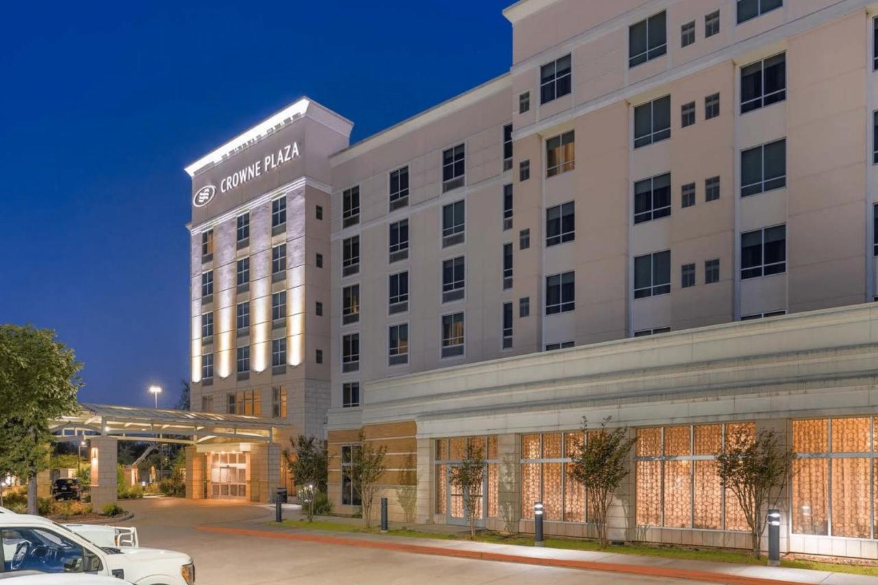 | Crowne Plaza Shenandoah - The Woodlands