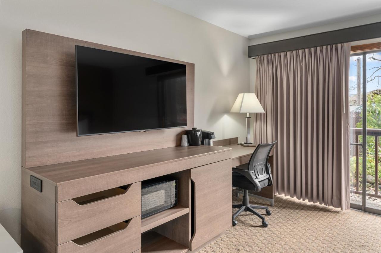  | Cedar Street Hotel & Suites