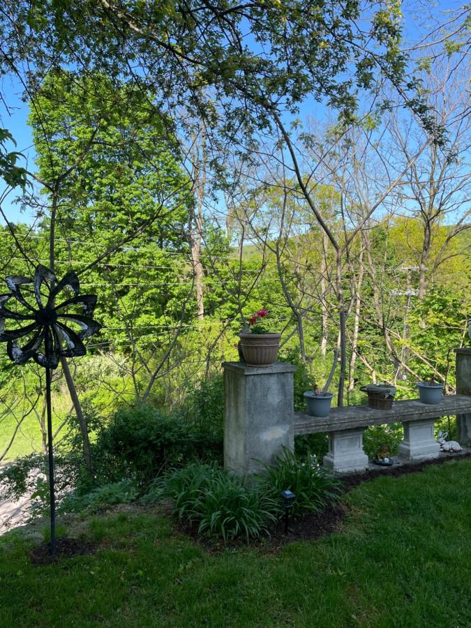 | Hillcrest Bed and Breakfast
