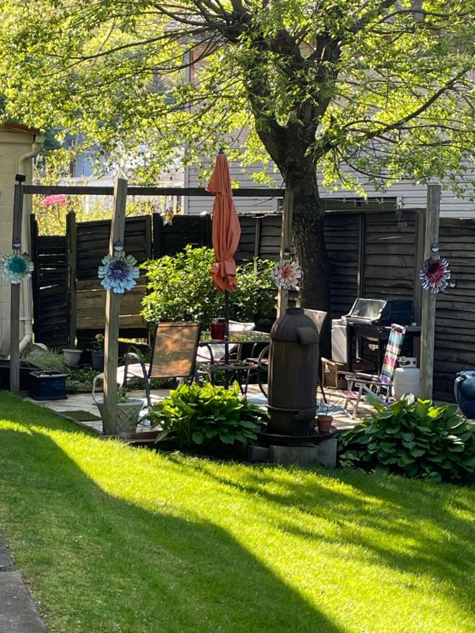 | Hillcrest Bed and Breakfast