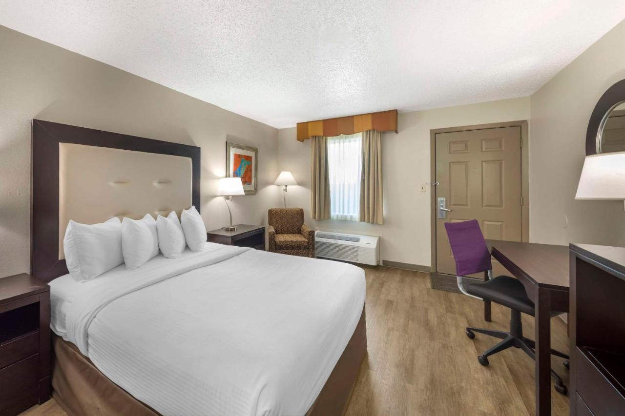 Queen Room - Non-Smoking at Best Western Athens Inn