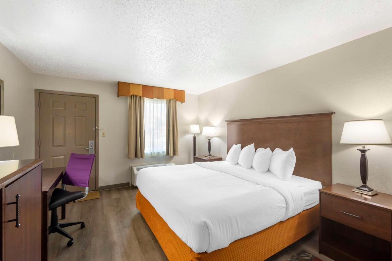 King Room - Non-Smoking at Best Western Athens Inn