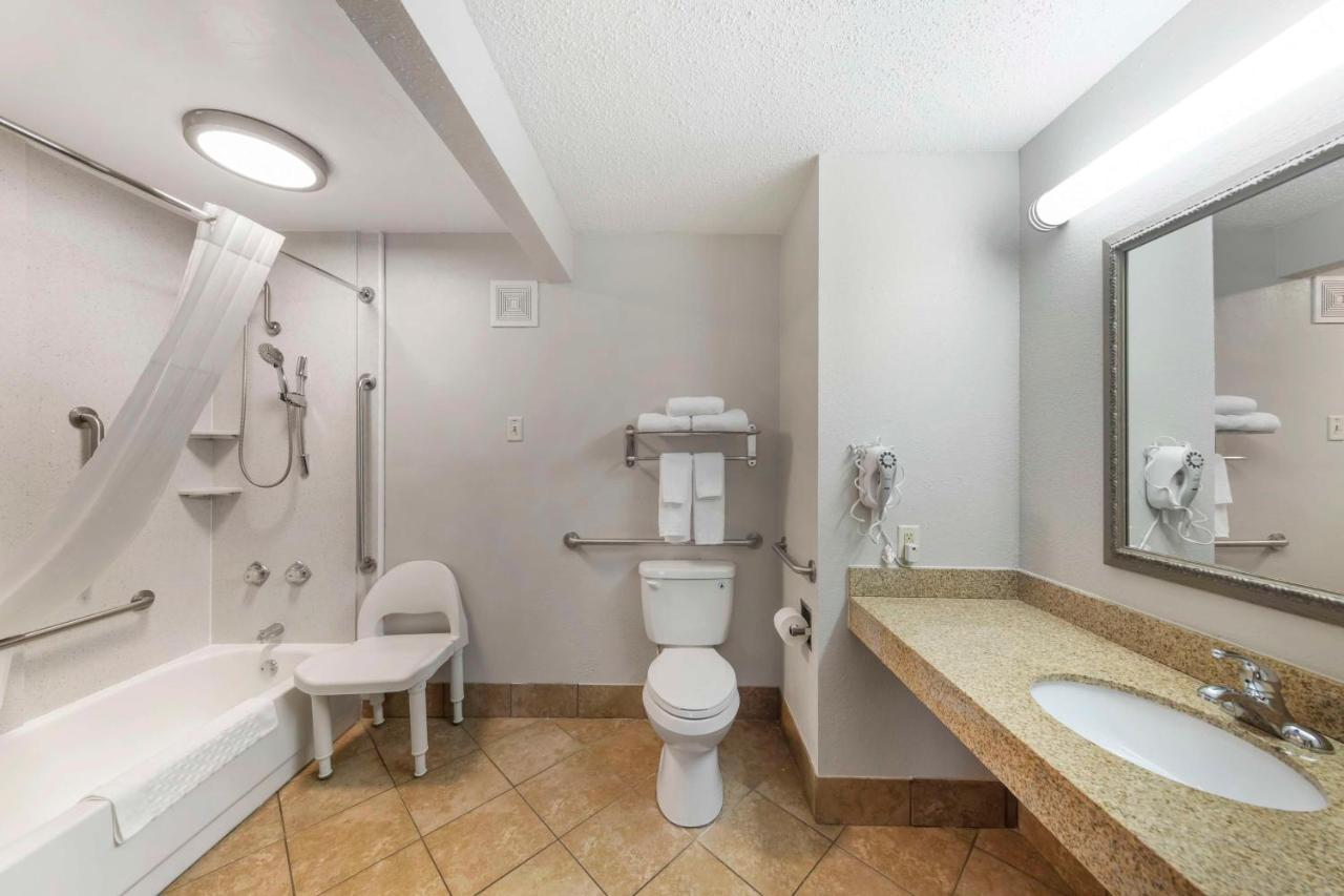 King Room with Bath Tub - Disability Access/Non-Smoking at Best Western Athens Inn