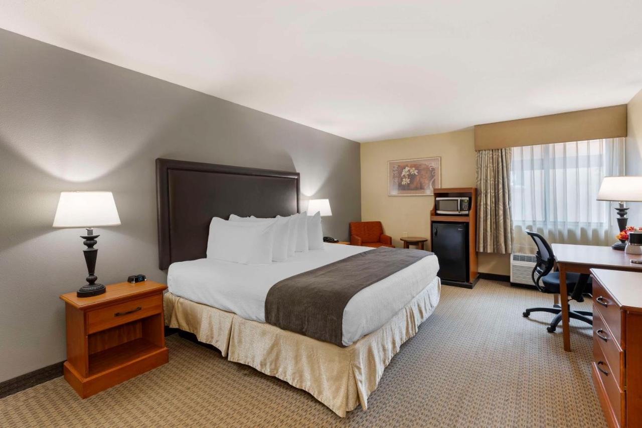 King Room - Disability Access/Non-Smoking at Best Western Plus The Charles Hotel