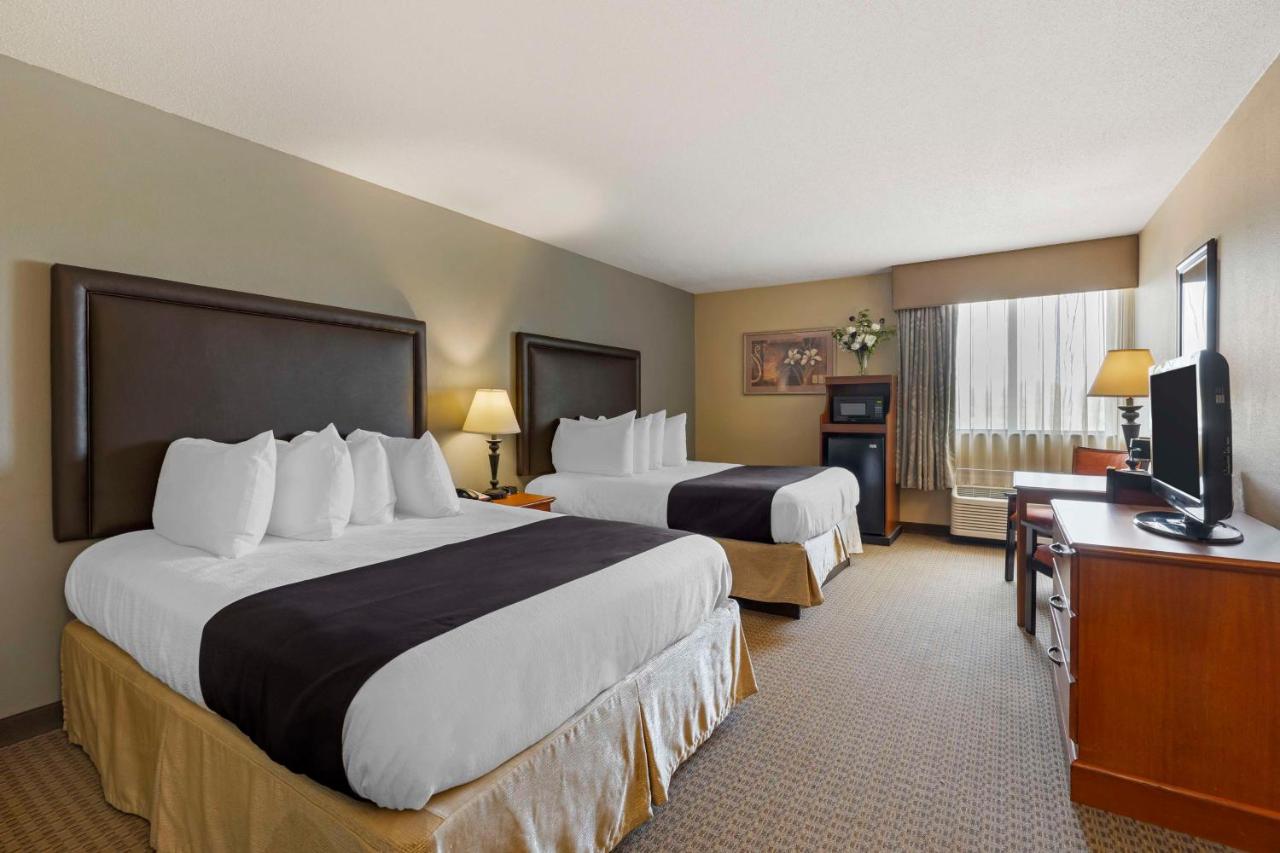Queen Room with Two Queen Beds - Non-Smoking at Best Western Plus The Charles Hotel