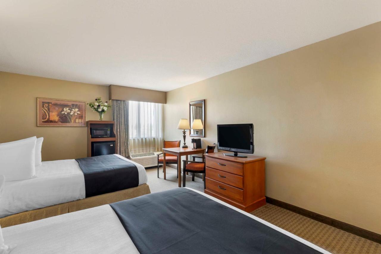 Queen Room with Two Queen Beds - Non-Smoking at Best Western Plus The Charles Hotel