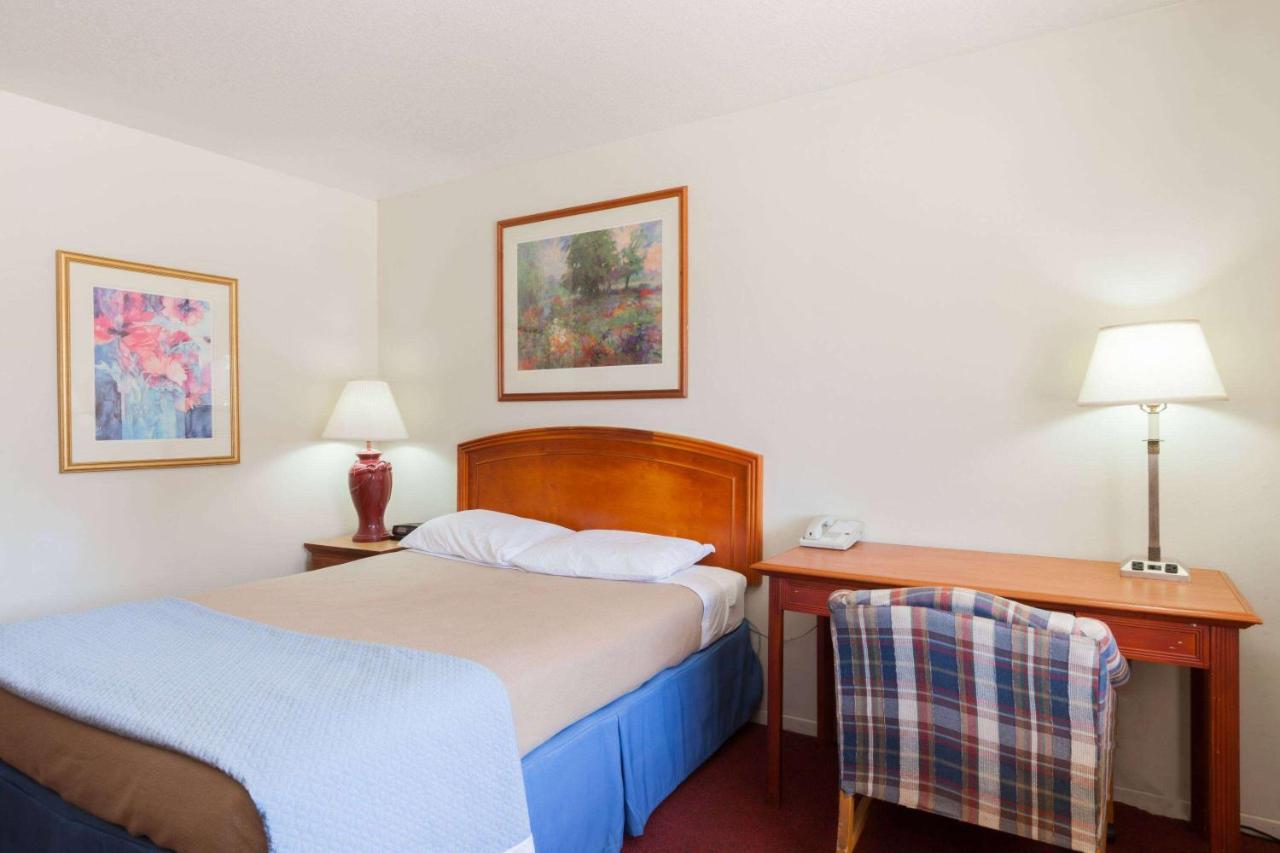  | Days Inn by Wyndham Castaic Six Flags Magic Mountain