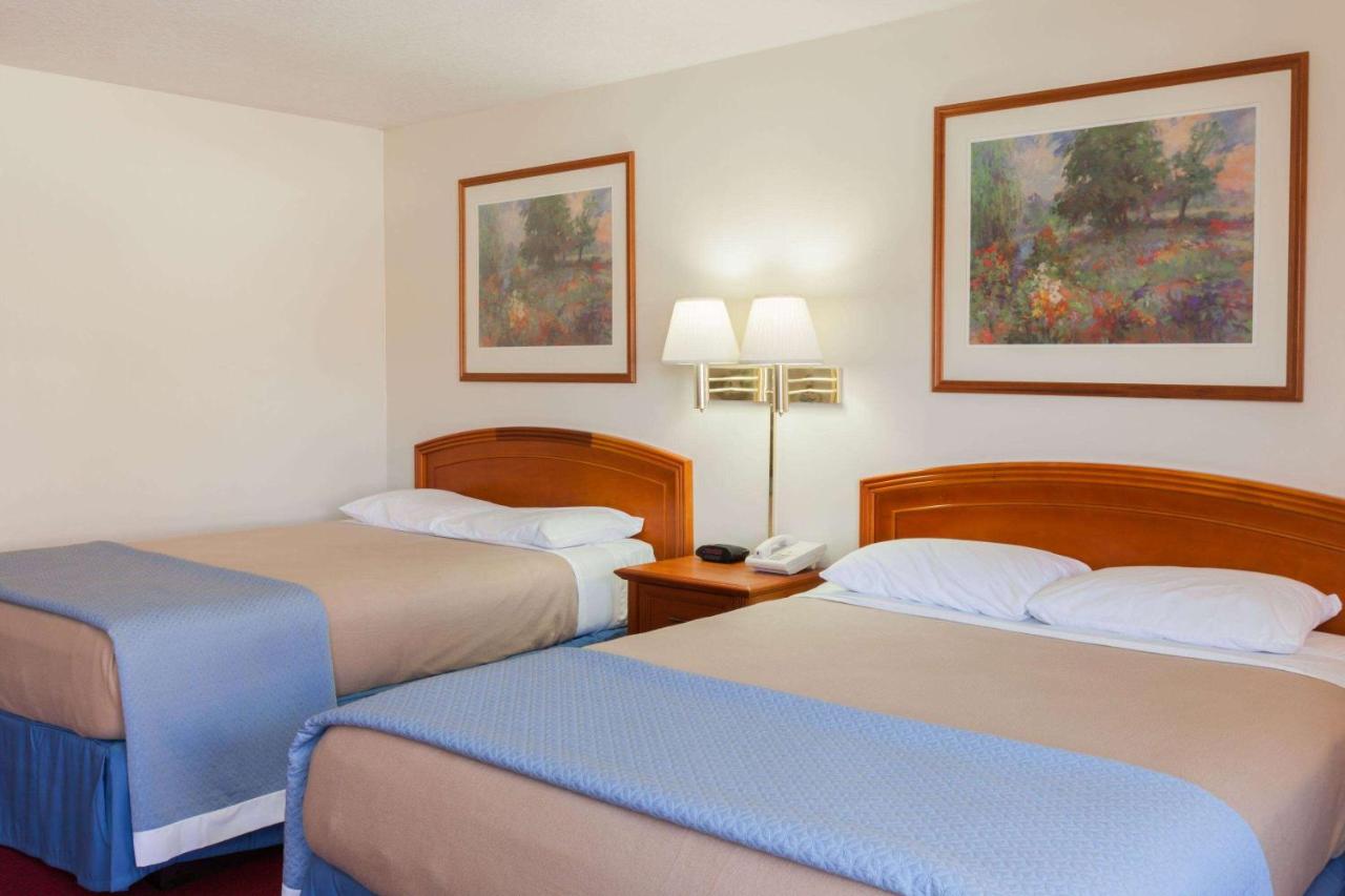 | Days Inn by Wyndham Castaic Six Flags Magic Mountain