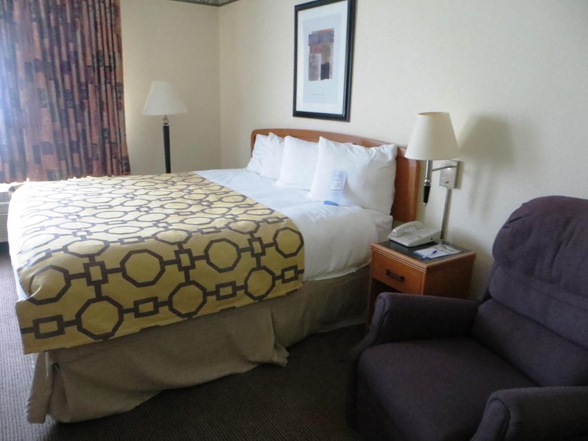 Queen Room - Non-Smoking at Baymont by Wyndham Fort Wayne