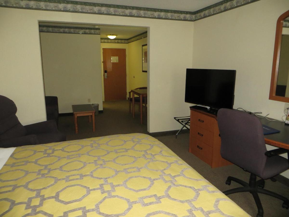 King Studio Suite - Non-Smoking at Baymont by Wyndham Fort Wayne