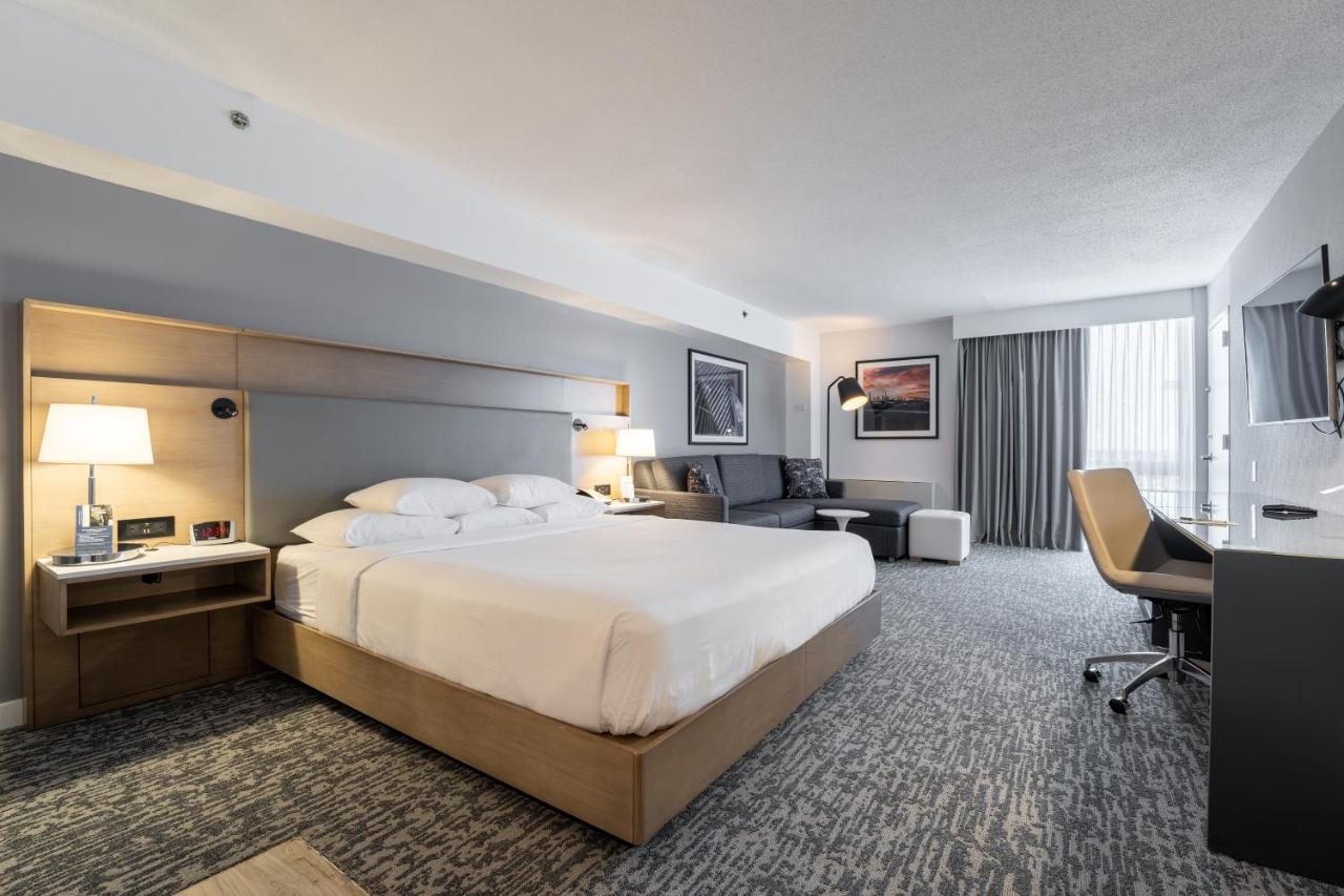Corner Studio King Suite with Sofa Bed at DoubleTree by Hilton New York JFK Airport