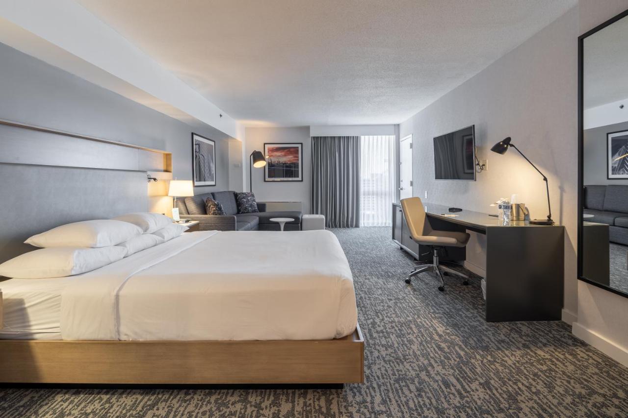 Corner Studio King Suite with Sofa Bed at DoubleTree by Hilton New York JFK Airport