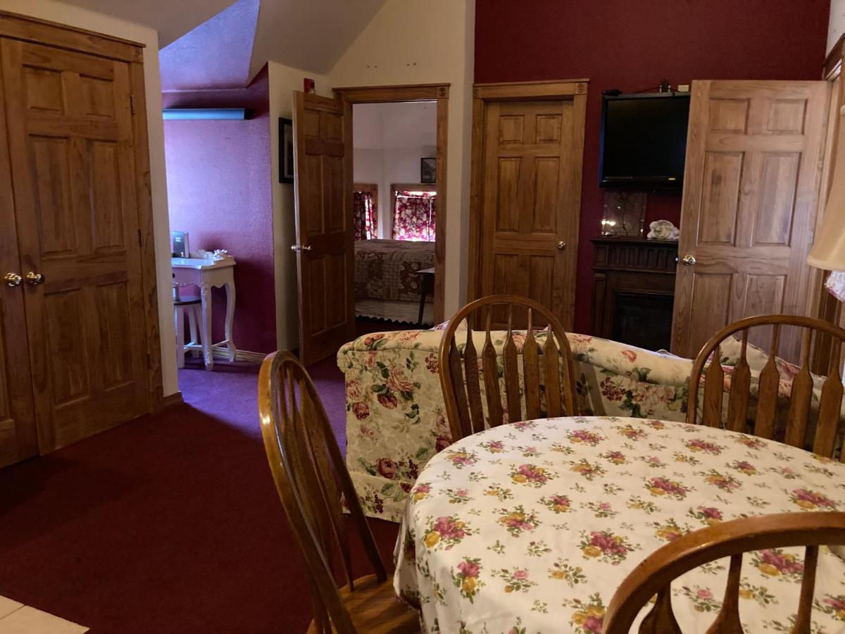 Deluxe Family Suite at All Seasons Inn