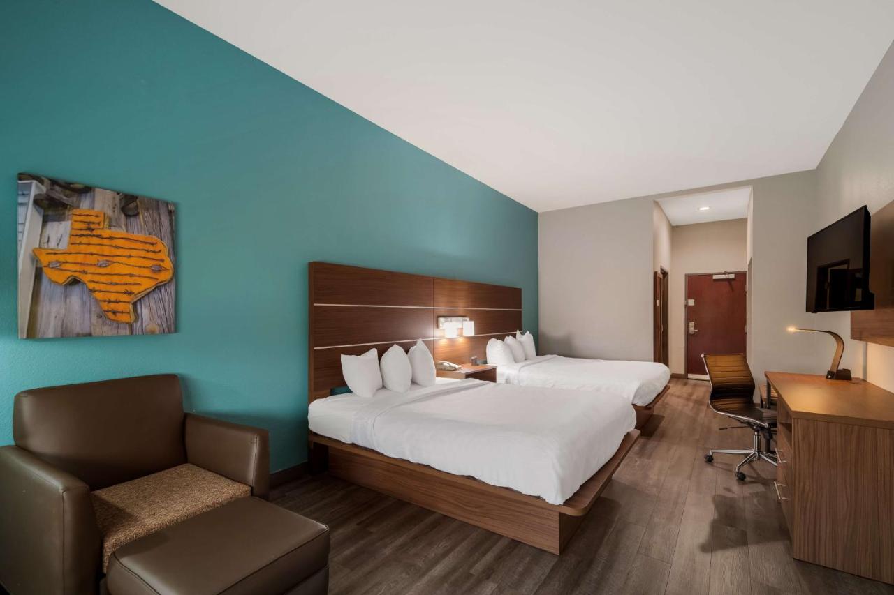 Queen Room with Two Queen Beds with Kitchenette - Non-Smoking at Best Western Plus Bowie Inn & Suites