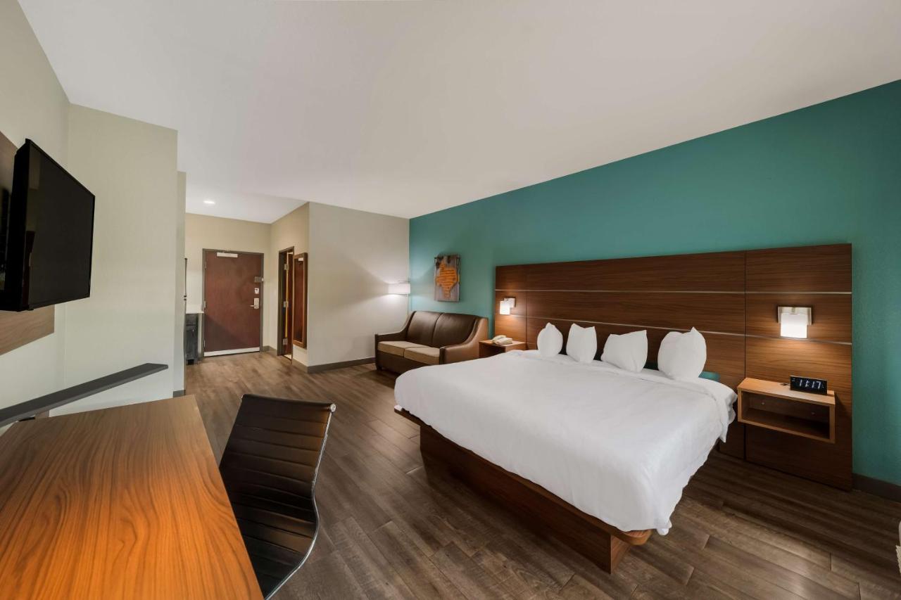 King Room with Kitchenette - Non-Smoking at Best Western Plus Bowie Inn & Suites