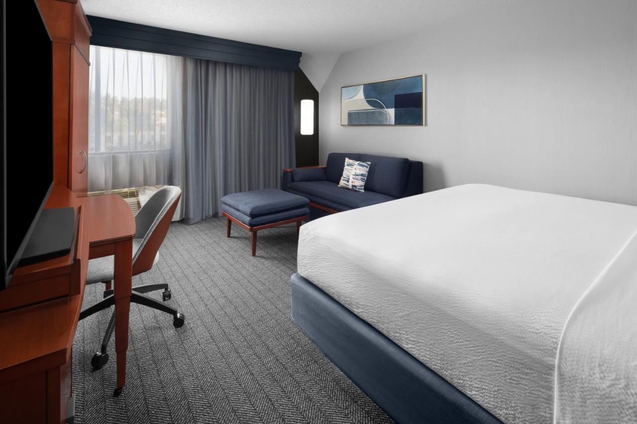 King Room with Sofa Bed at Courtyard by Marriott San Diego - Rancho Bernardo