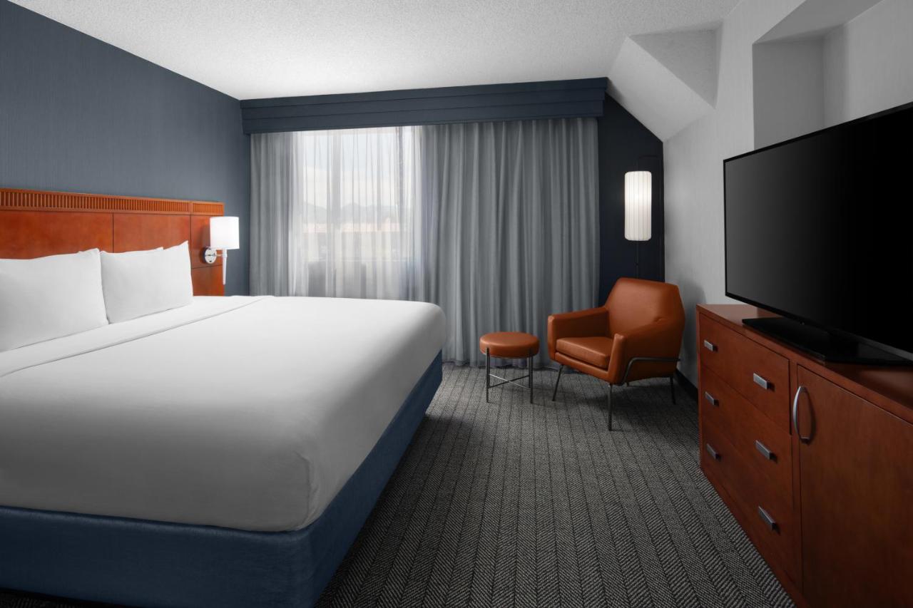 King Room with Sofa Bed at Courtyard by Marriott San Diego - Rancho Bernardo