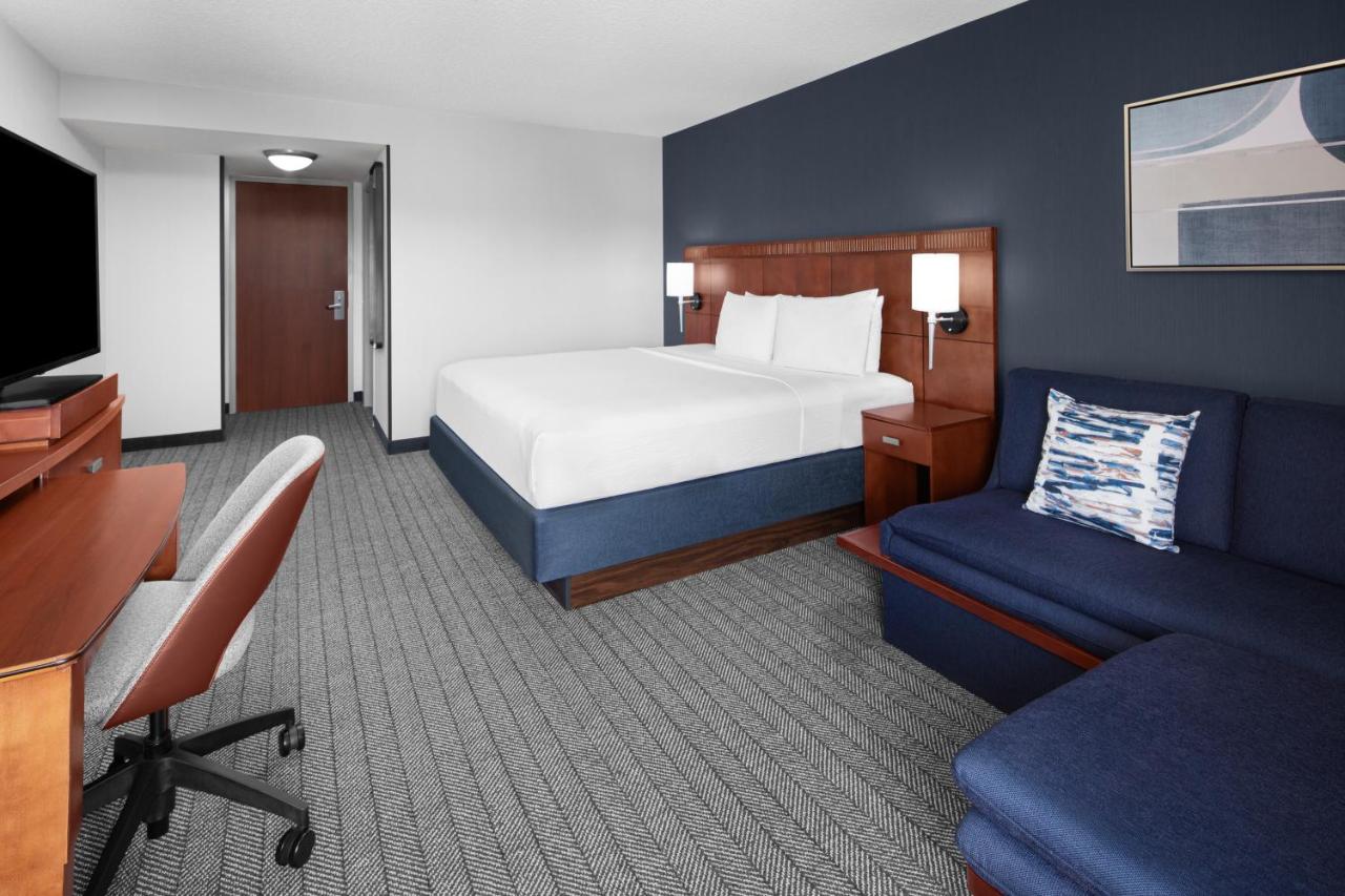 King Room with Sofa Bed at Courtyard by Marriott San Diego - Rancho Bernardo