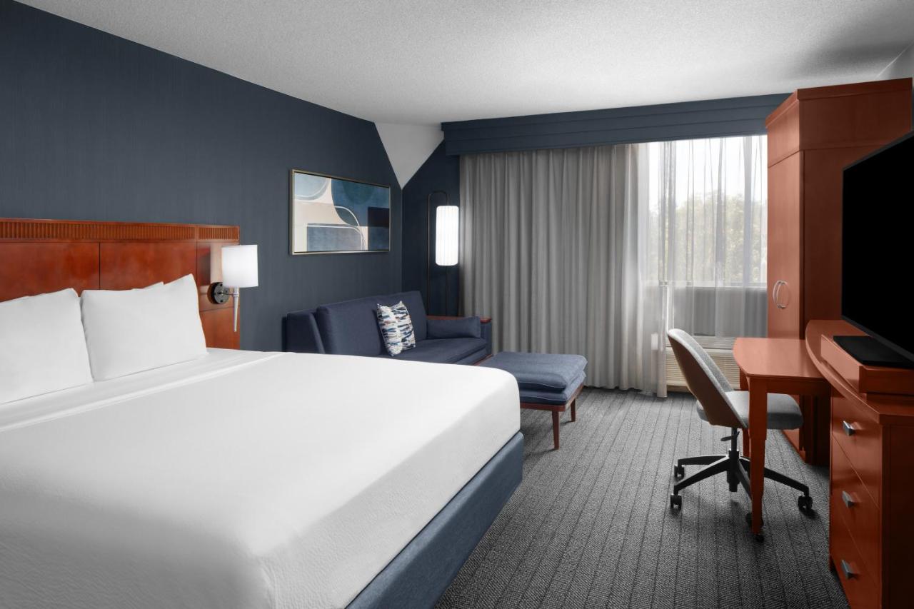 King Room with Sofa Bed at Courtyard by Marriott San Diego - Rancho Bernardo