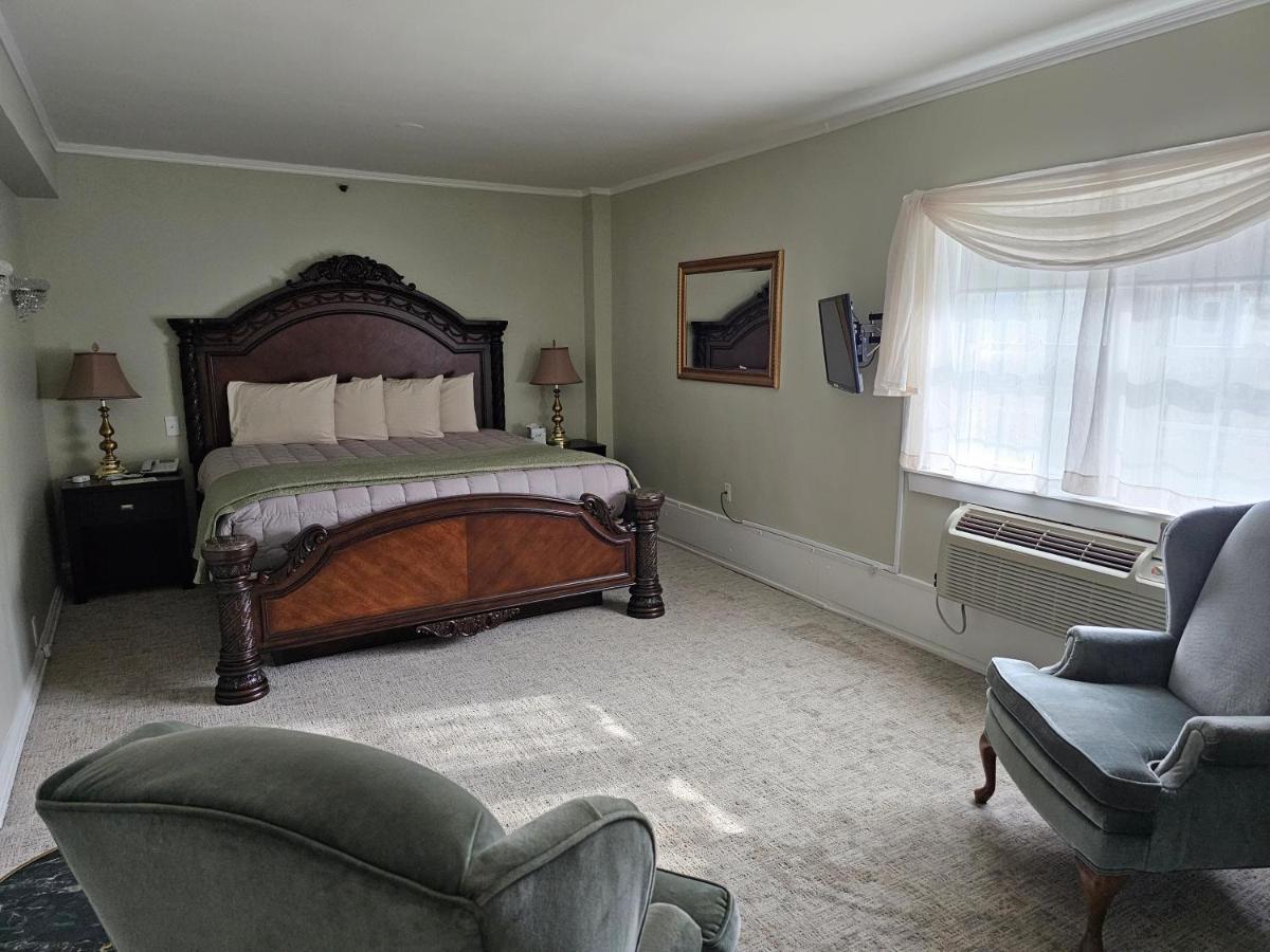| Lowell Inn