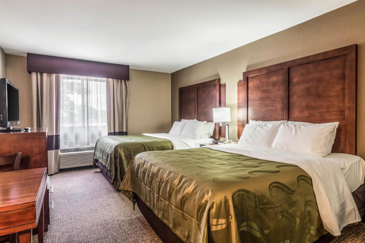 Queen Suite with Two Queen Beds and Sofa Bed at Quality Inn & Suites Salem near I-57