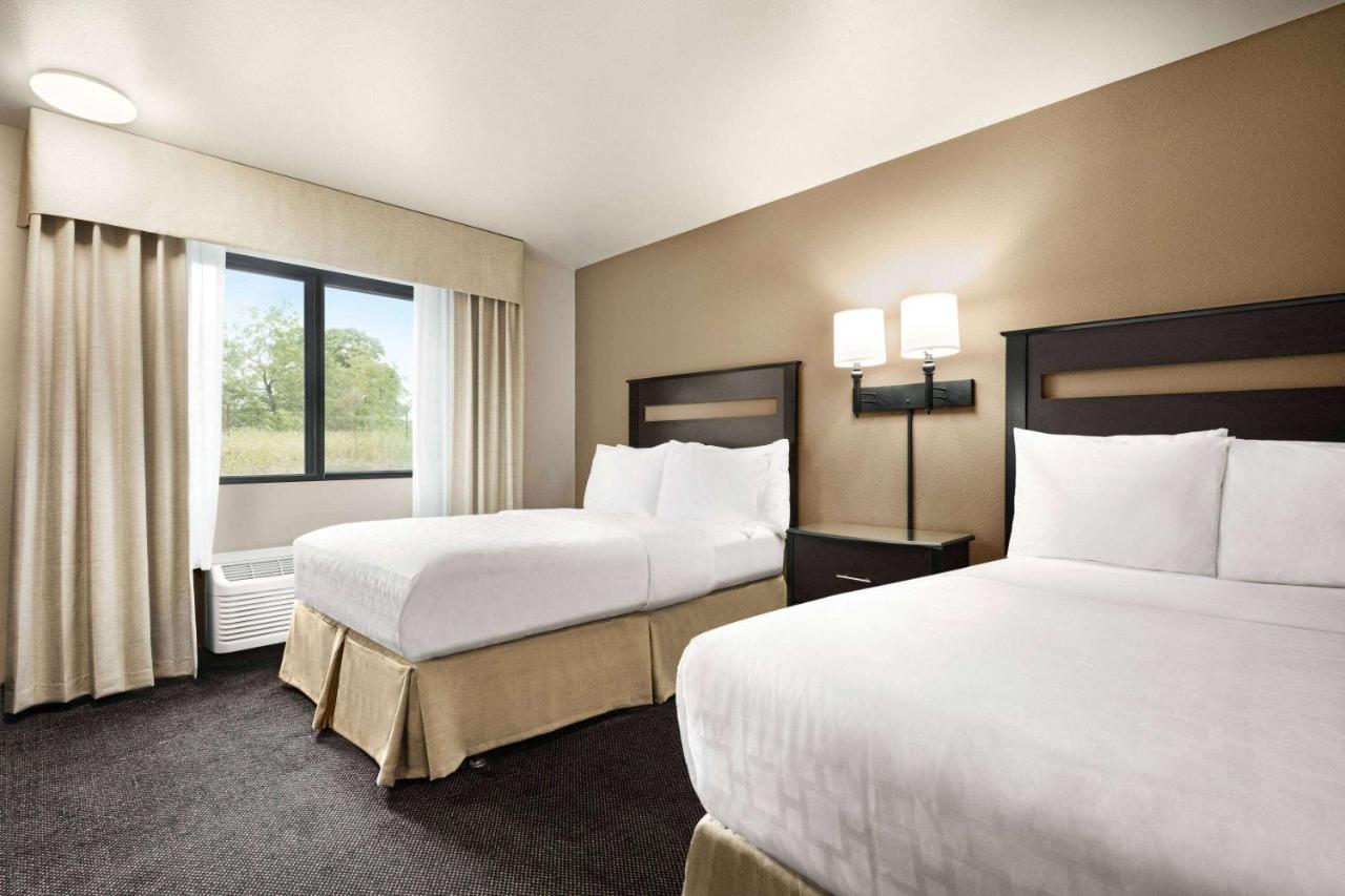 Double Room with Two Double Beds - Mobility Access/Non-Smoking at Baymont by Wyndham Hearne