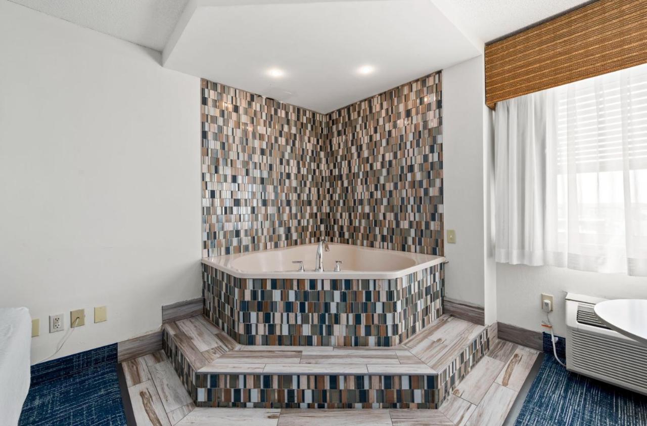 King Room with Spa Bath at Hotel Monte Carlo Ocean City