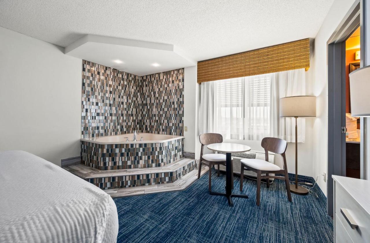 King Room with Spa Bath at Hotel Monte Carlo Ocean City