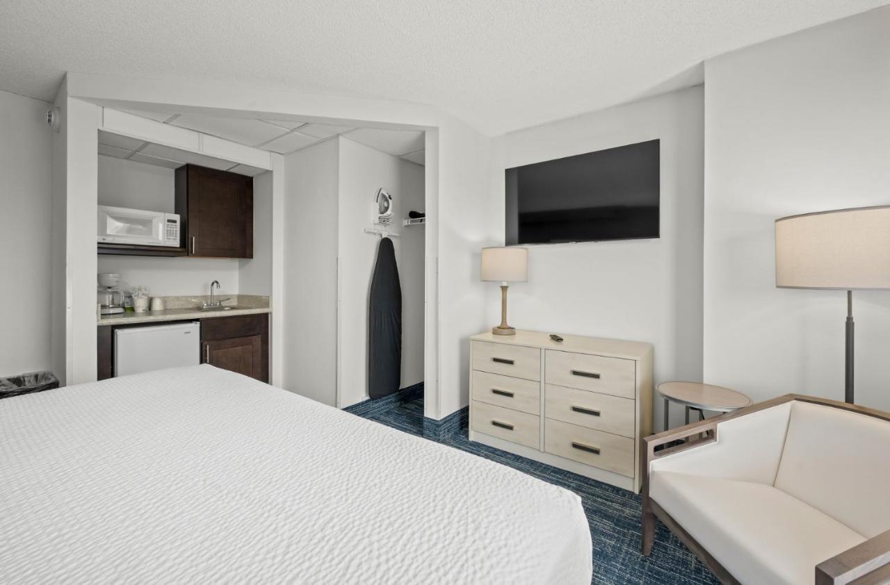King Room at Hotel Monte Carlo Ocean City