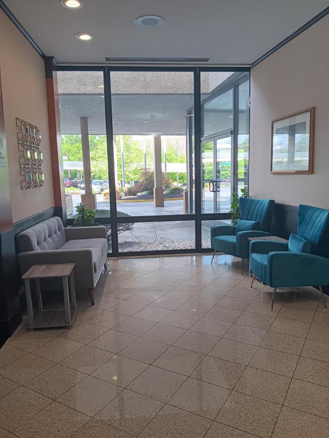 | Clarion Hotel & Suites Mount Laurel