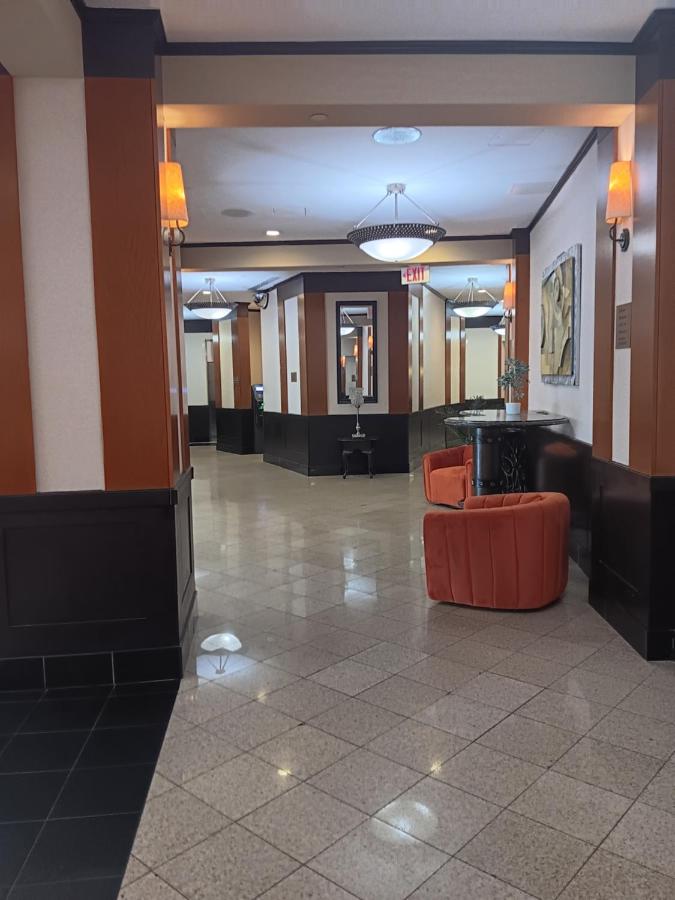 | Clarion Hotel & Suites Mount Laurel
