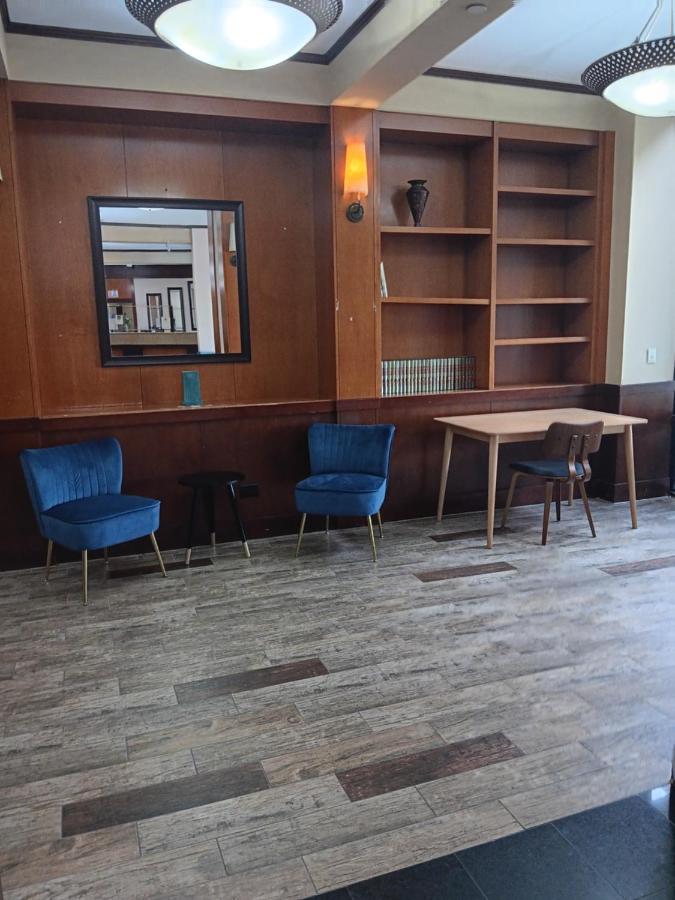 | Clarion Hotel & Suites Mount Laurel