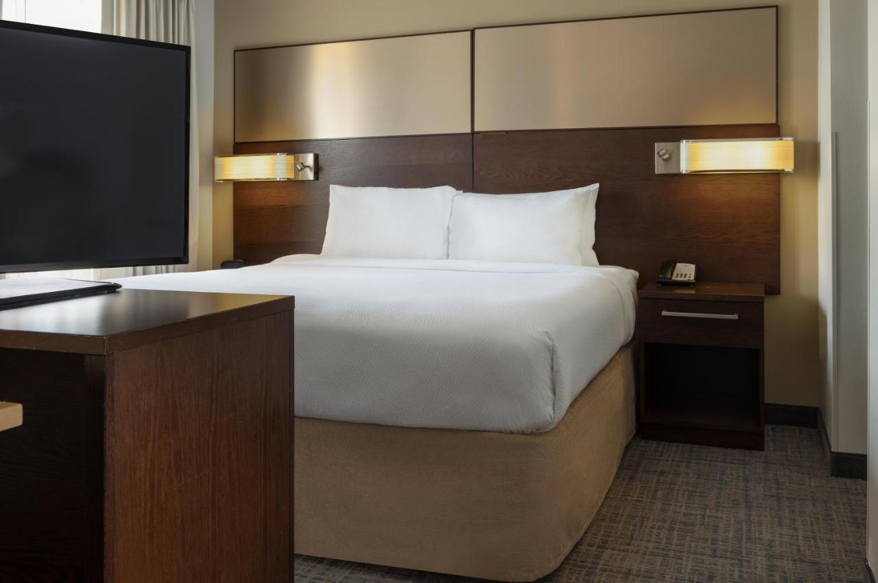 King Studio at Residence Inn by Marriott Kansas City at The Legends