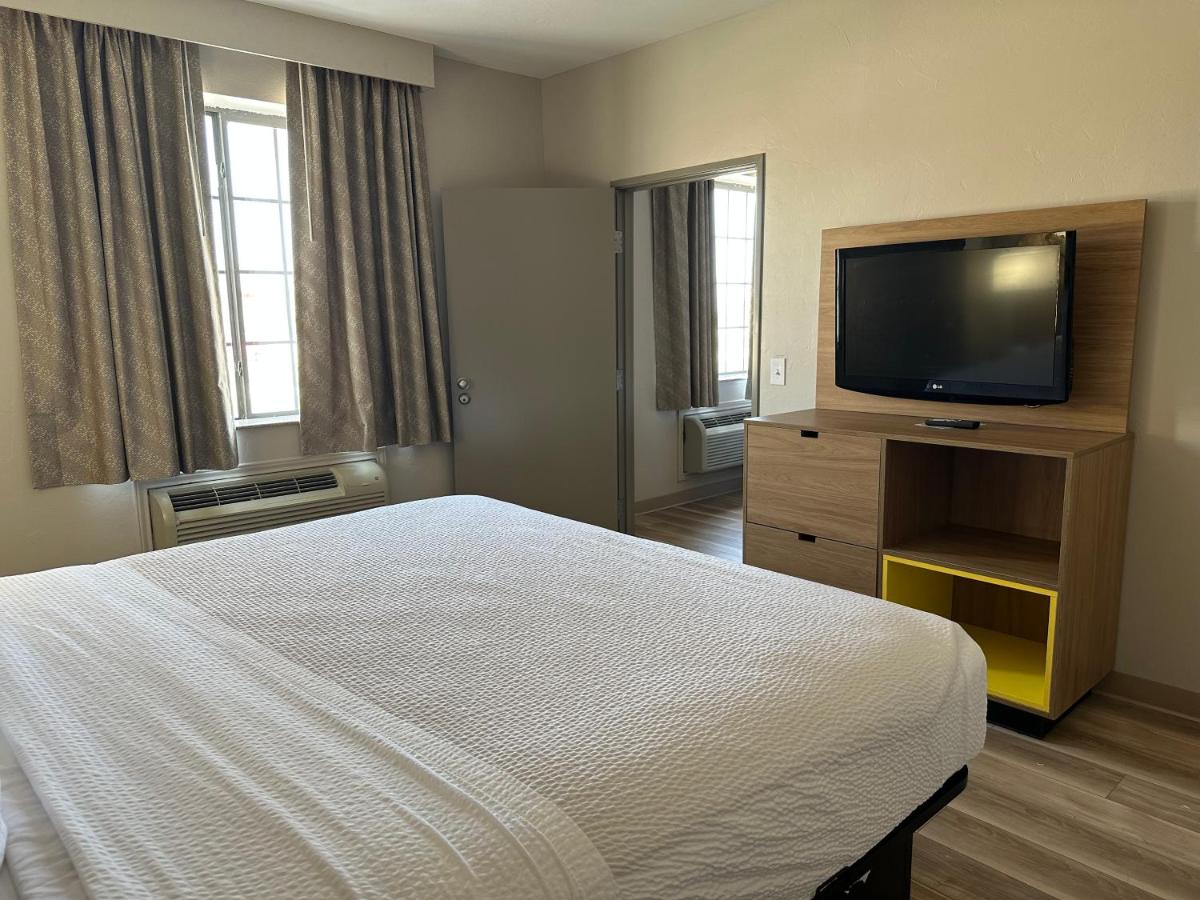 1 King Bed, 2 Queen Beds, Two-Bedroom Suite, Non-Smoking at Days Inn by Wyndham Oklahoma City