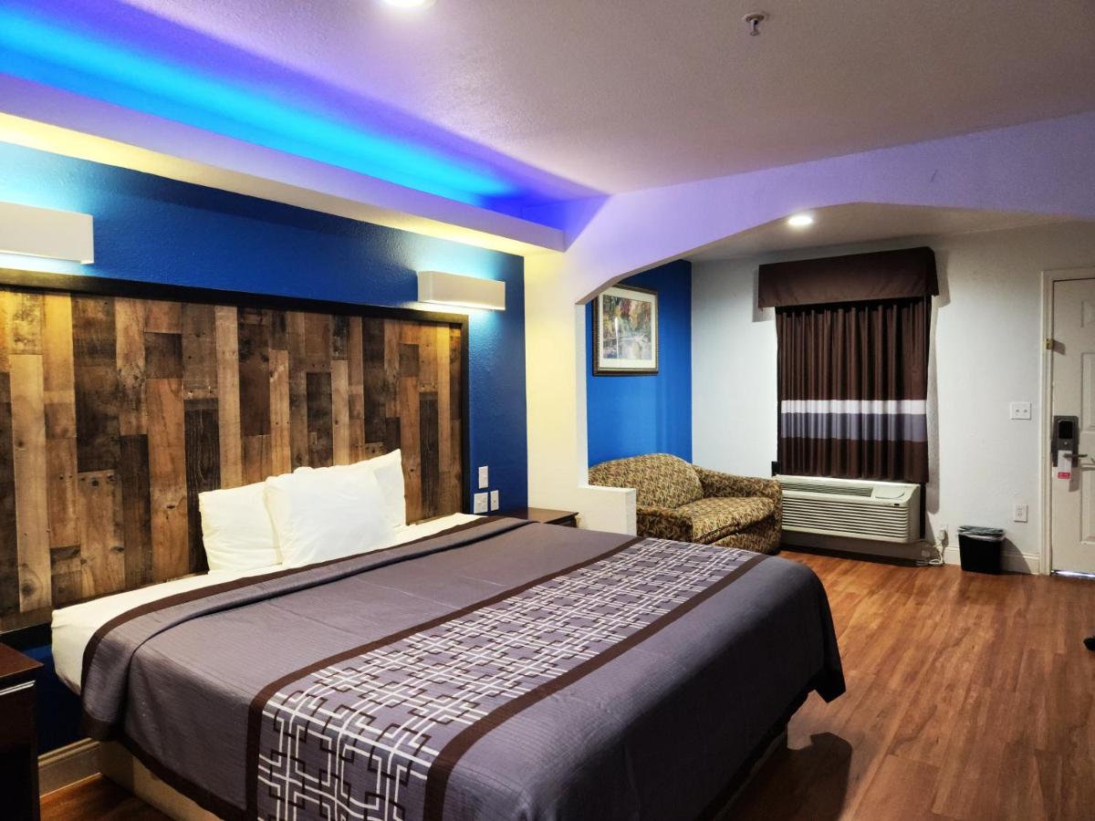 | Express Inn Tomball
