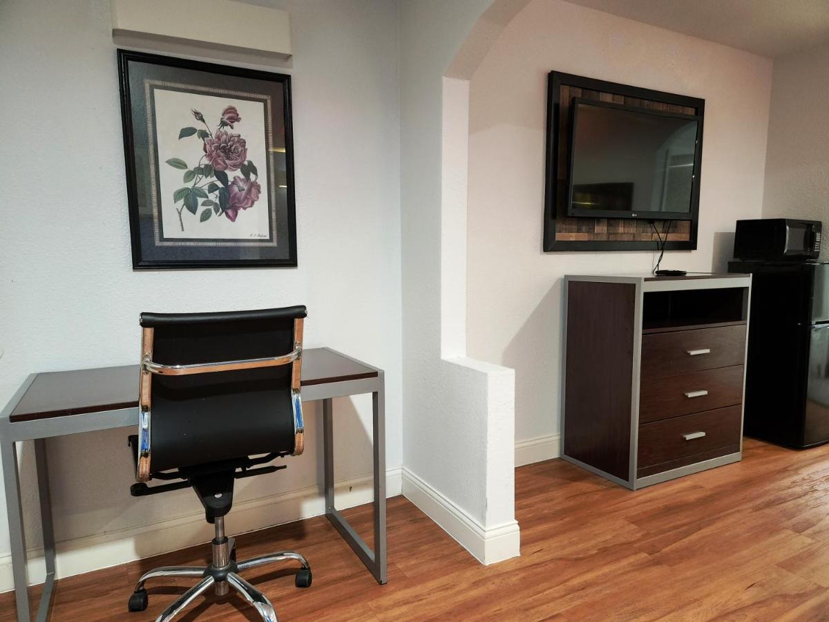 | Express Inn Tomball